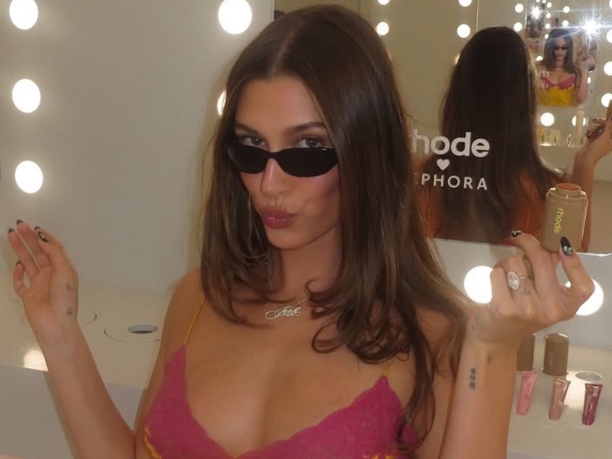 To μανικιούρ της Hailey Bieber έχει Coachella vides και όχι δεν είναι glazed donut