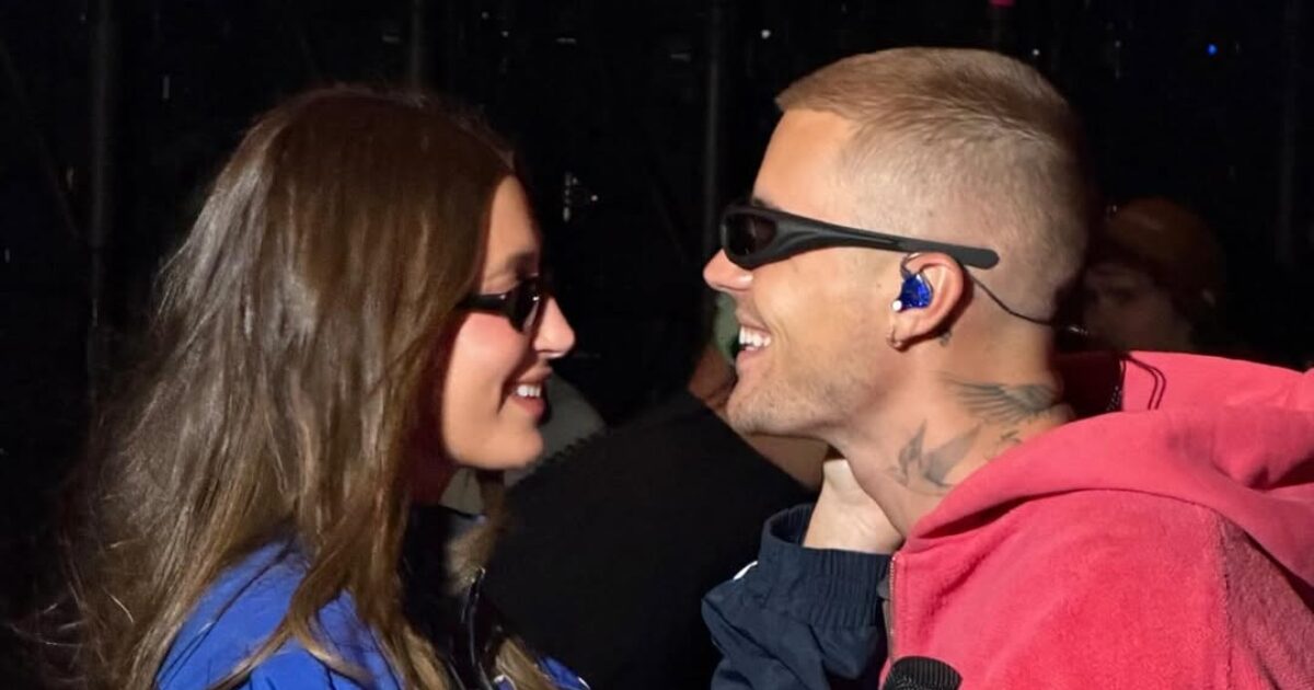 Το μανικιούρ της Hailey Bieber το δεύτερο Σαββατοκύριακο του Coachella κρύβει έναν μυστικό φόρο τιμής στον Justin