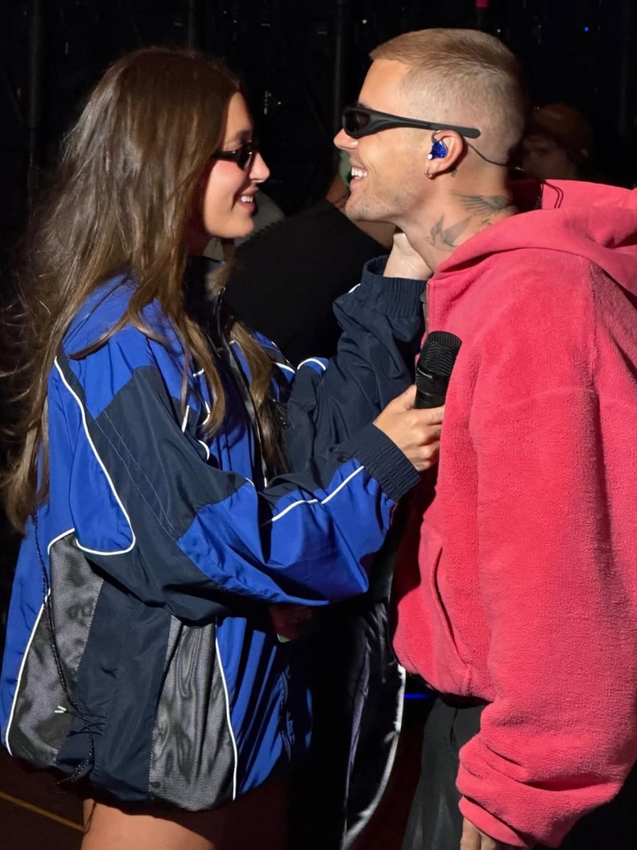 Το μανικιούρ της Hailey Bieber το δεύτερο Σαββατοκύριακο του Coachella κρύβει έναν μυστικό φόρο τιμής στον Justin