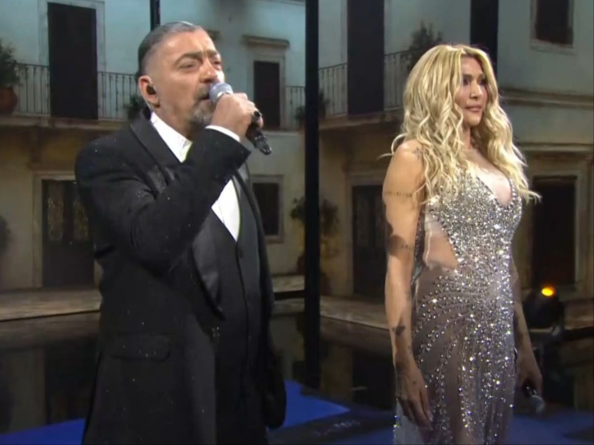 J2US: Ο Μιχάλης Ιατρόπουλος στην πρώτη του εμφάνιση δίπλα στην Αγγελική Ηλιάδη