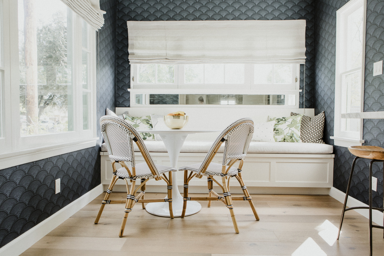 Banquette seating: Η ιδέα που μετατρέπει και την πιο μικρή γωνιά σε αγαπημένο spot