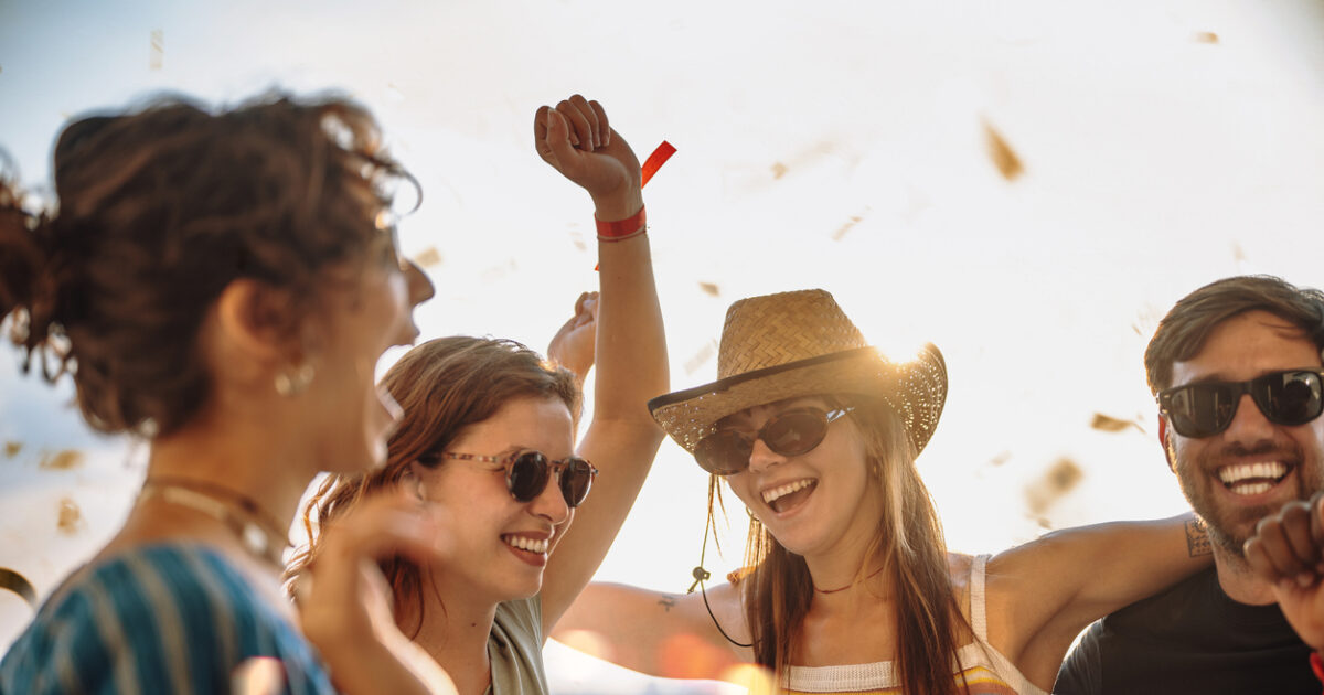 Πώς αλλάζουν οι φιλίες από τα 20 μέχρι τα 50!