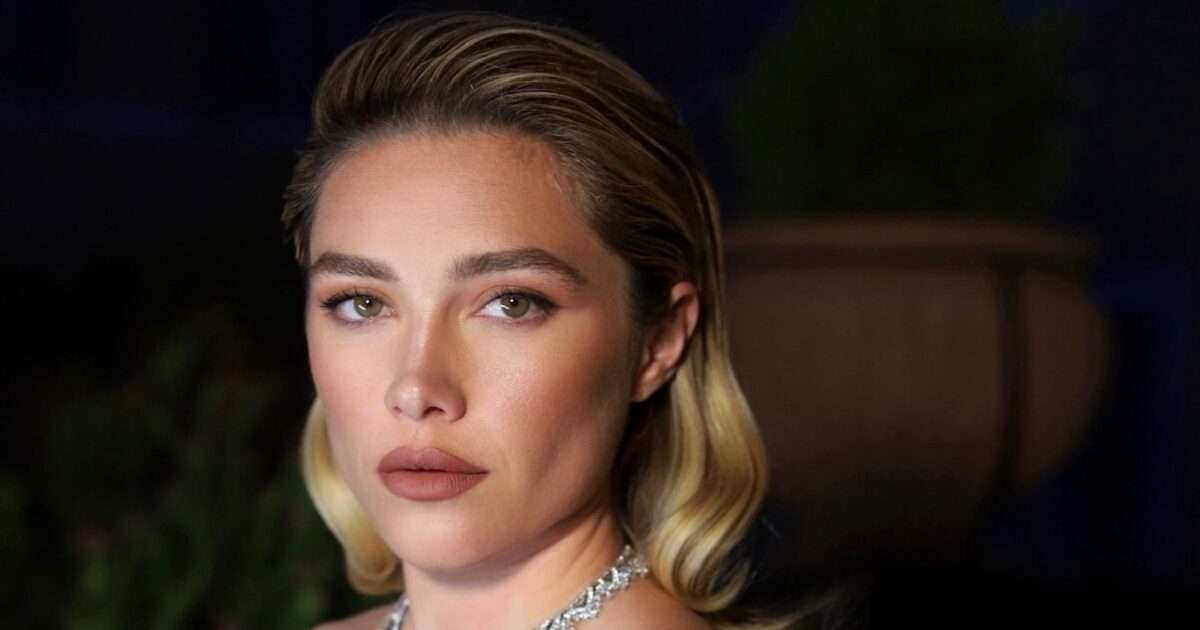 To μακιγιάζ της Florence Pugh έχει τις αποχρώσεις του ηλιοβασιλέματος και μας φέρνει λίγο πιο κοντά στο καλοκαίρι