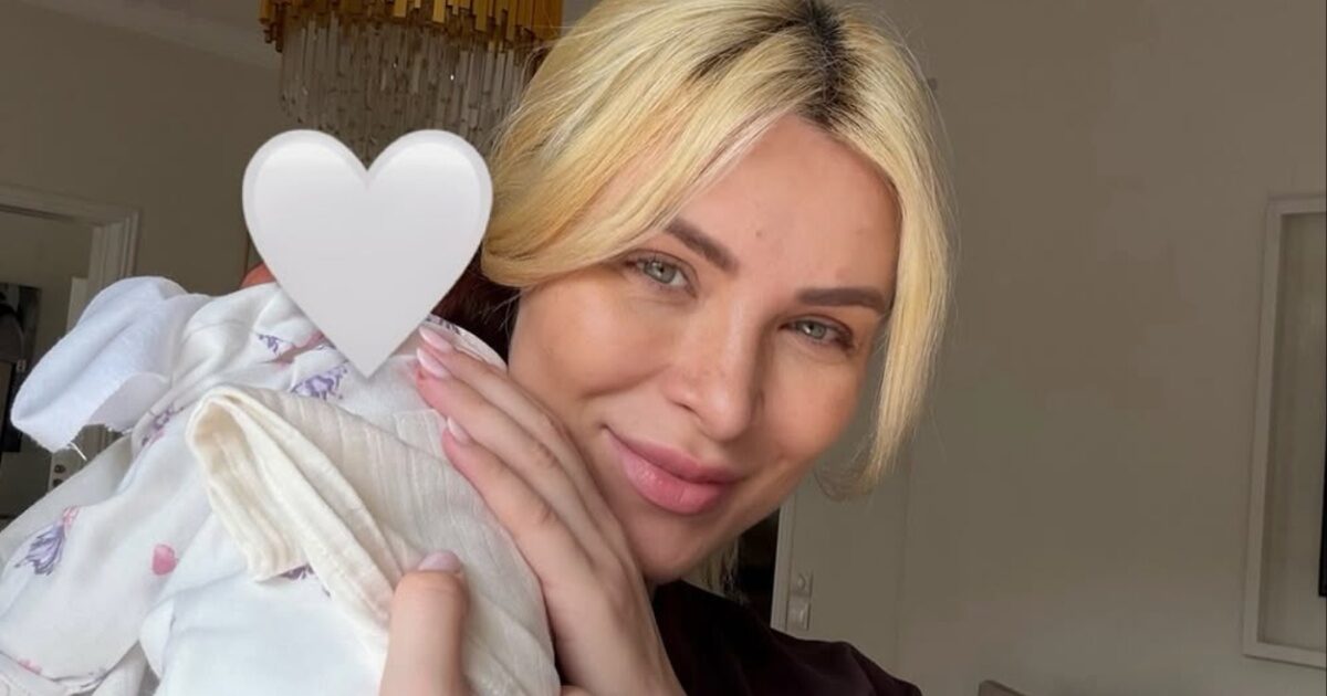 Κατερίνα Καινούργιου: Η κόρη της συμπλήρωσε δύο εβδομάδες ζωής! Η τρυφερή ανάρτηση