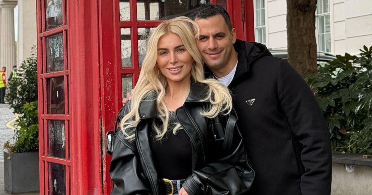 Κατερίνα Καινούργιου: Οι νέες φωτογραφίες του Παναγιώτη Κουτσουμπή μέσα από το μαιευτήριο με τους φίλους του