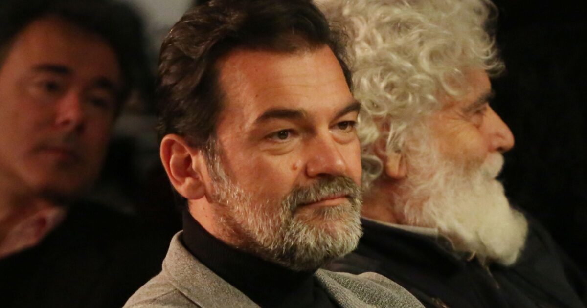 Κωνσταντίνος Καζάκος: «Σκεφτόμουν πάντα ότι δεν πρέπει να κάνω κάποια βλακεία και να εκθέσω τους γονείς μου»