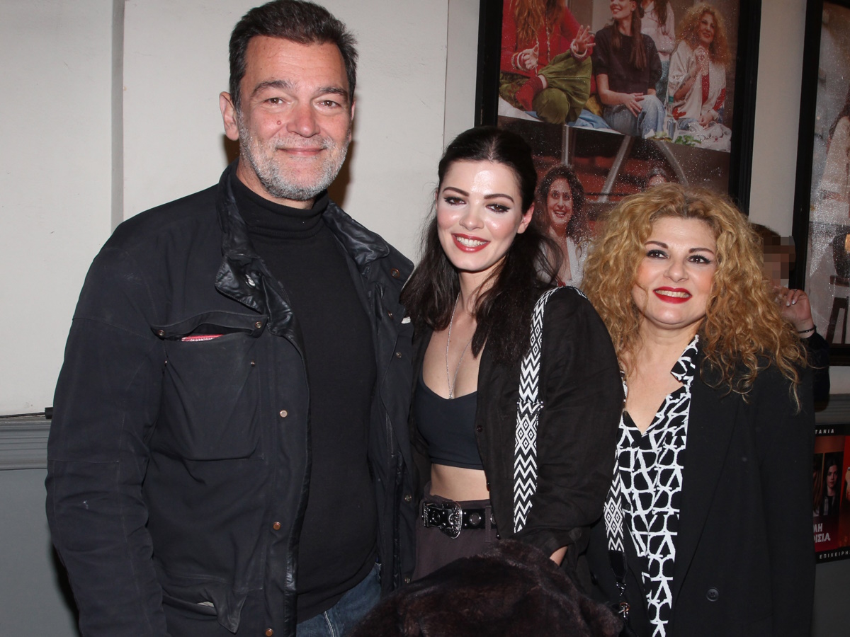 Τάνια Τρύπη και Τζένη Καζάκου: Μητέρα και κόρη έκαναν επίσημη πρεμιέρα – Στο πλευρό τους ο Κωνσταντίνος Καζάκος