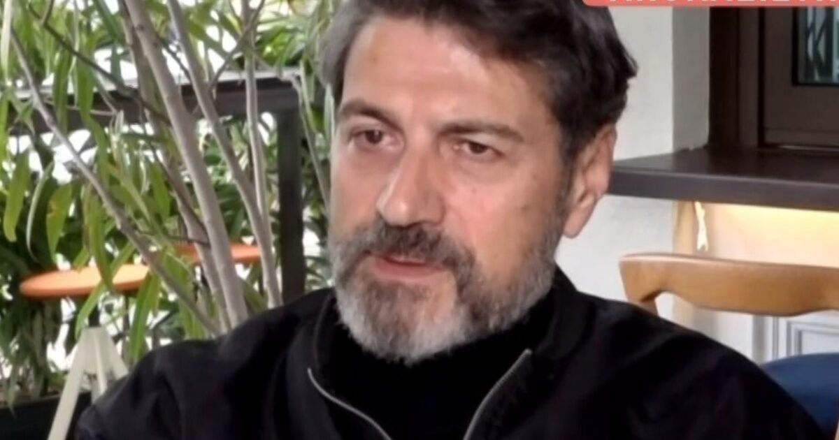 Κώστας Φαλελάκης: «Ξέρω ότι είμαι πιο γνωστός σαν ΛΟΑΤΚΙ άτομο παρά σαν ηθοποιός – Το δέχομαι και με ευχαριστεί πολύ»