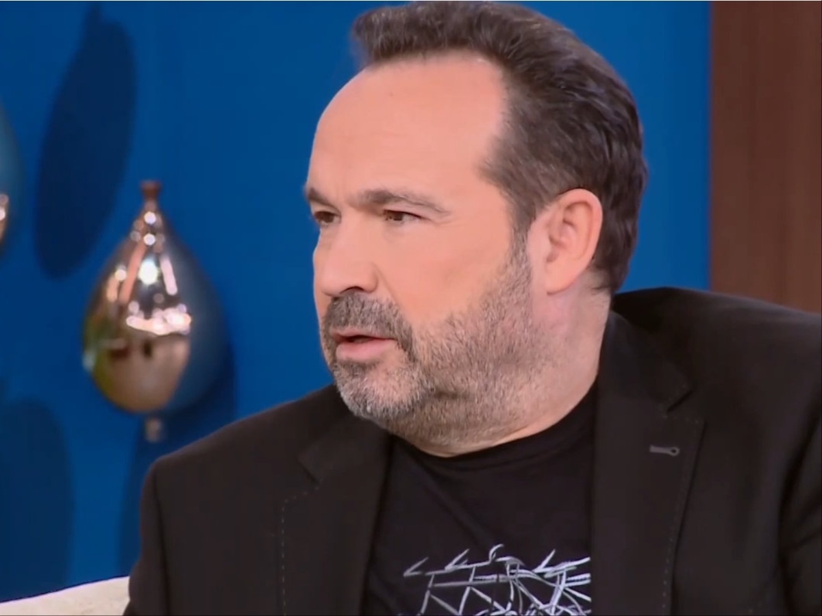 Κώστας Μακεδόνας: «Είμαι πιλότος στις Κυπριακές Αερογραμμές – Εκεί λέω το κανονικό μου όνομα και όχι το καλλιτεχνικό»