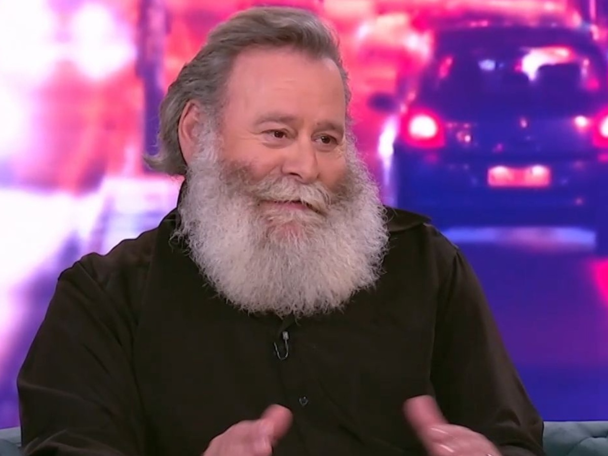 Κωστής Σαββιδάκης: «Με σταύρωσε ο παπάς, κόλλησε ο σταυρός στην πλάτη, ήταν σημάδι για να κάνω εξετάσεις»