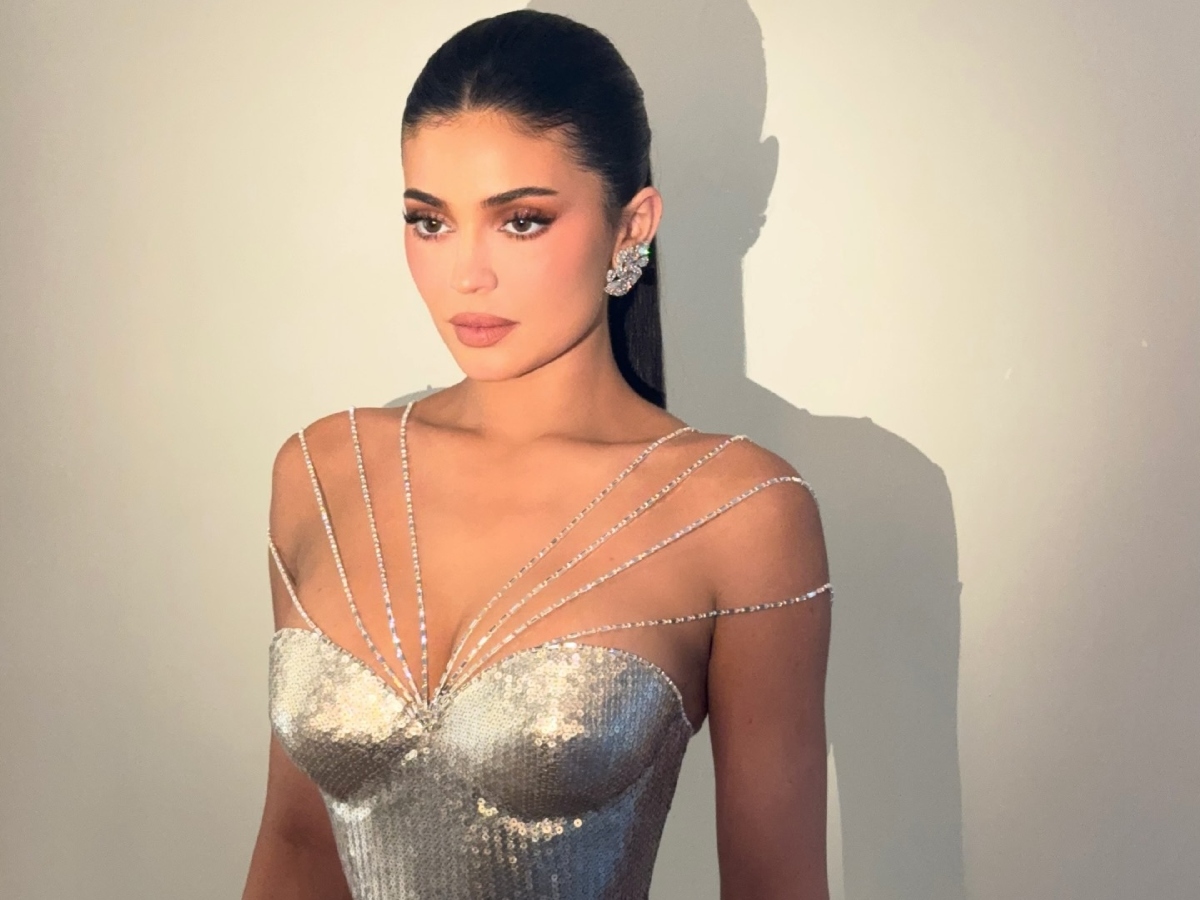 To μανικιούρ της Kylie Jenner είναι ανθισμένο και θα σου φτιάξει τη διάθεση