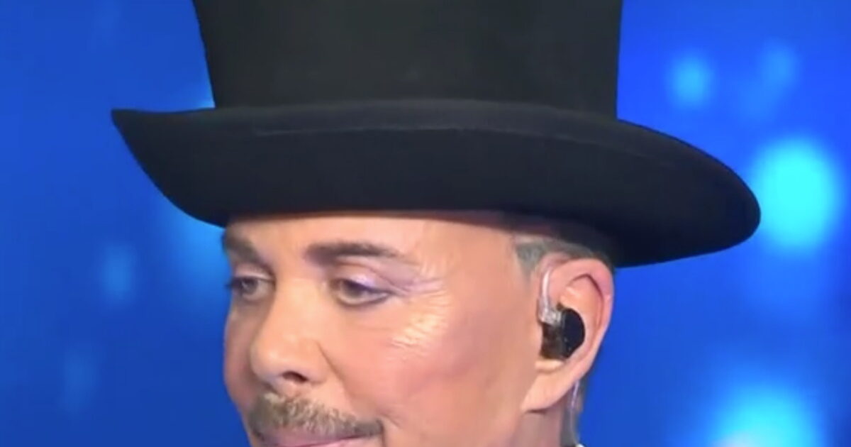 Λάκης Γαβαλάς: Φορτισμένος στο live του J2US – «Σήμερα είχα τον θάνατο ενός ανθρώπου που αγαπούσα πολύ»