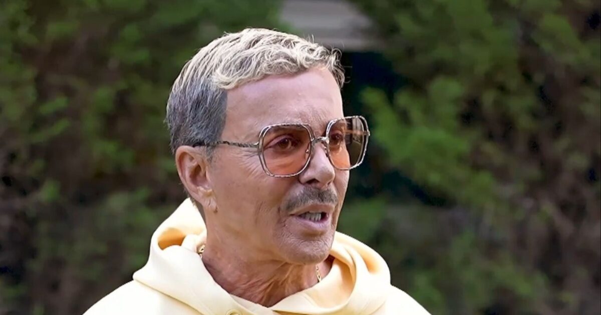 Λάκης Γαβαλάς: «Κάποιος πήγε τότε να με θάψει και εγώ αναστήθηκα ξανά – Βρήκα ξανά το παιδί μέσα μου»