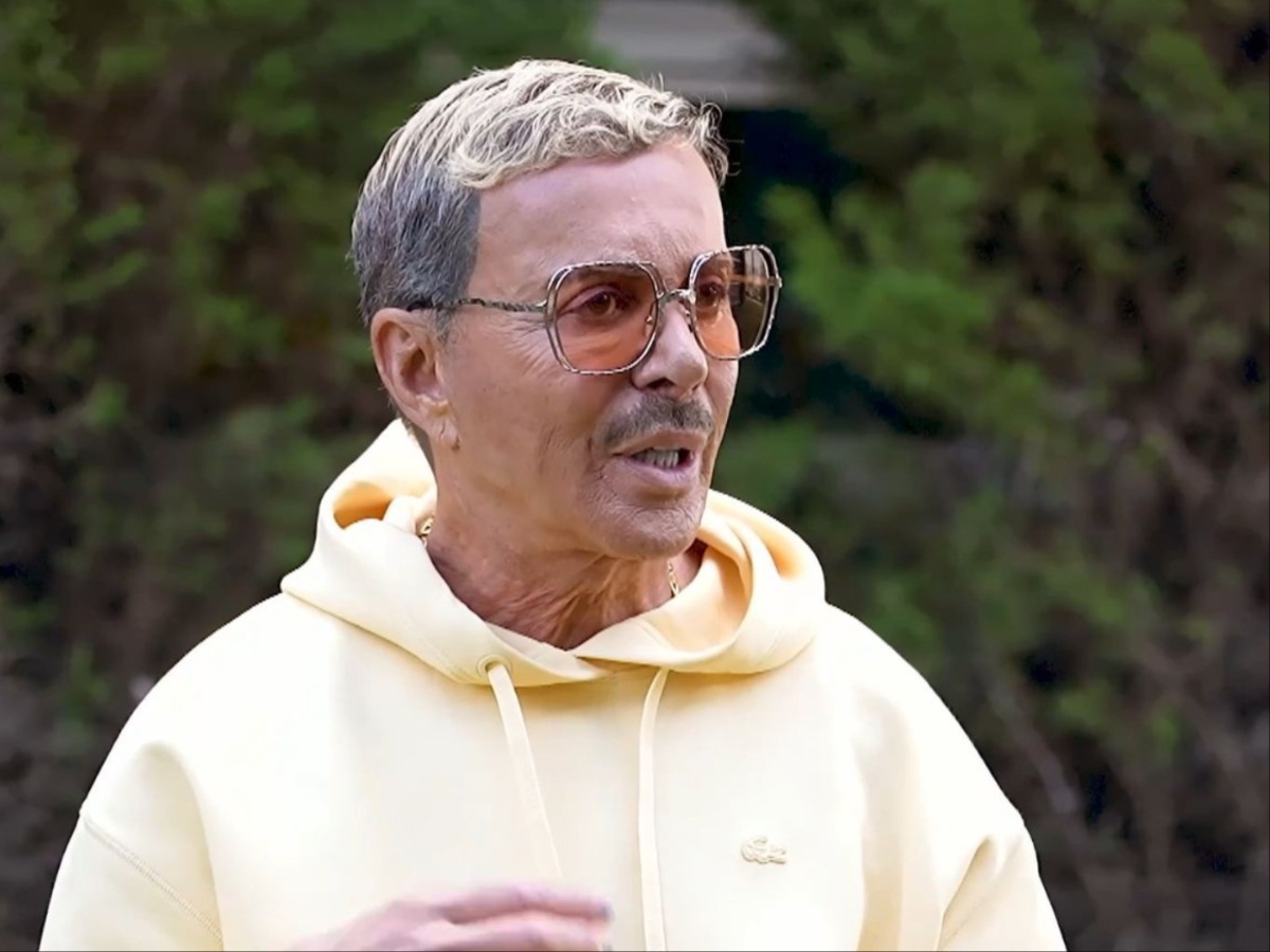 Λάκης Γαβαλάς: «Κάποιος πήγε τότε να με “θάψει” και εγώ αναστήθηκα – Βρήκα ξανά το παιδί μέσα μου»