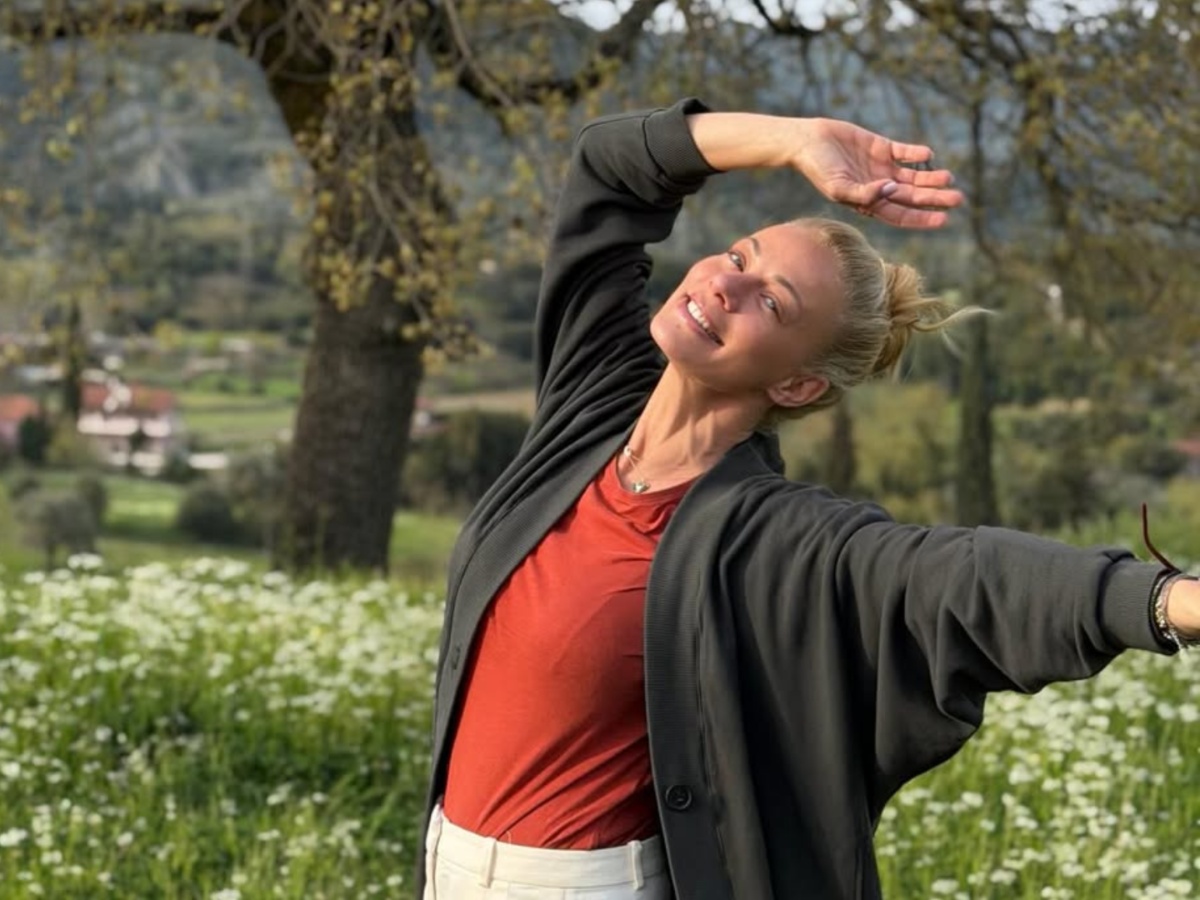 Ζέτα Μακρυπούλια: «Τα τελευταία χρόνια επέστρεψα στις ρίζες μου» – Οι φωτογραφίες από την απόδραση στην εξοχή