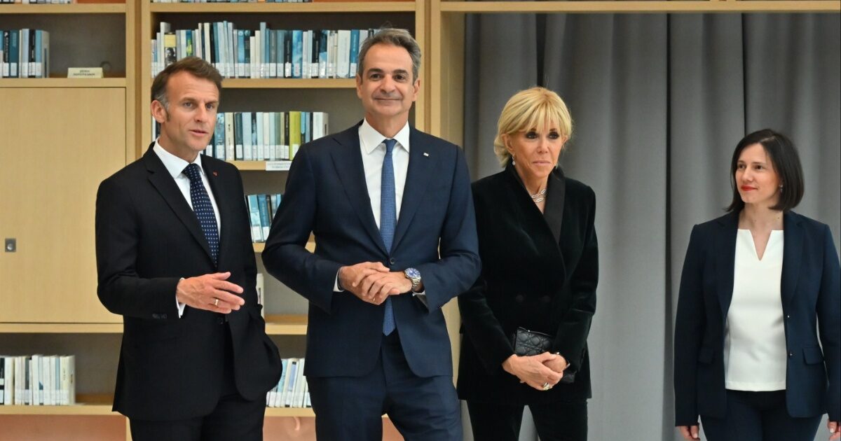 Εμανουέλ Μακρόν – Μπριζίτ Μακρόν: Η επίσκεψη στο Κέντρο Πολιτισμού Ίδρυμα Σταύρος Νιάρχος δίπλα στον Κυριάκο Μητσοτάκη