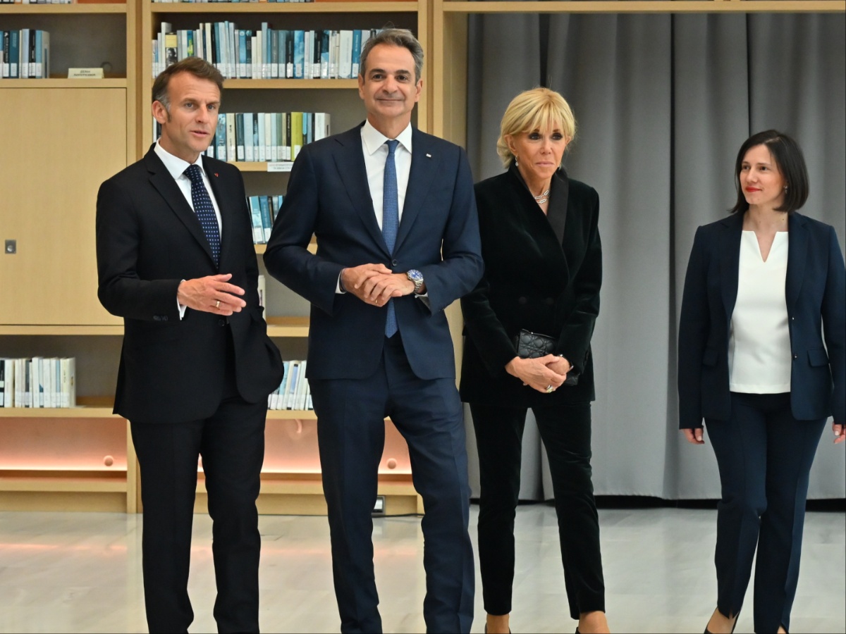 Εμανουέλ Μακρόν – Μπριζίτ Μακρόν: Η επίσκεψη στο Κέντρο Πολιτισμού Ίδρυμα Σταύρος Νιάρχος δίπλα στον Κυριάκο Μητσοτάκη