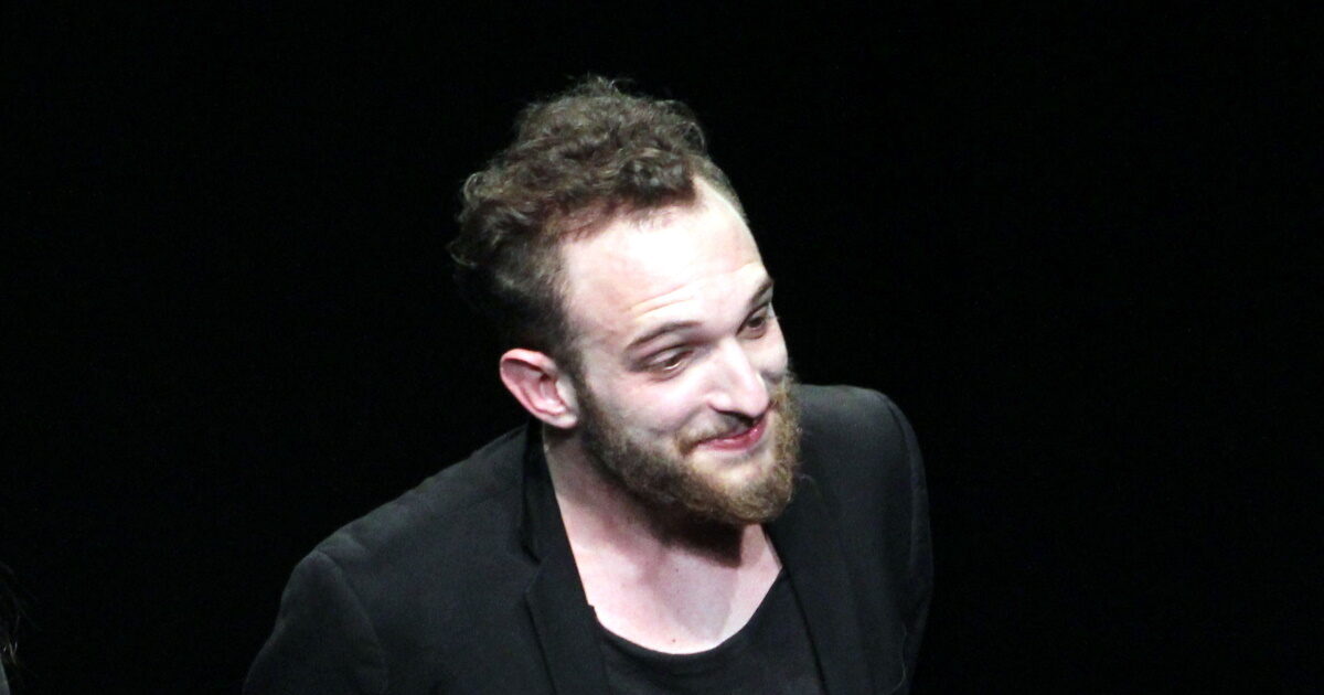 Νίκος Ξυλούρης: Ο Μάρκος Παπαδοκωνσταντάκης θα ενσαρκώσει τον «Αρχάγγελο της Κρήτης» στη μεγάλη οθόνη