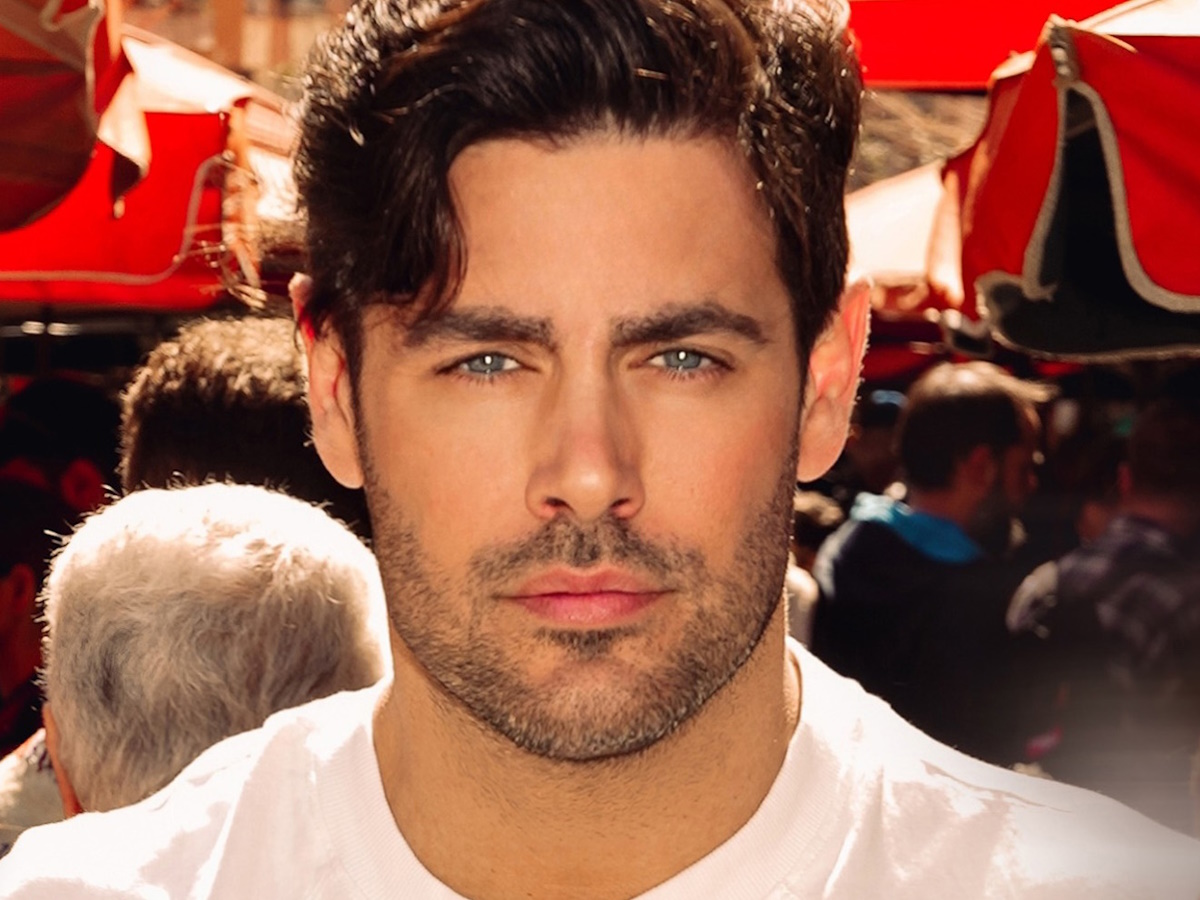 Ο Κώστας Μαρτάκης παρουσιάζει το music video για «Το Σ’ αγαπώ» του