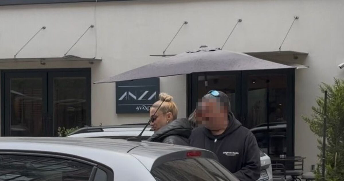 Ιωάννα Τούνη: Ελεύθερη με εισαγγελική εντολή λίγη ώρα μετά τη σύλληψή της – Βίντεο έξω από το αστυνομικό τμήμα