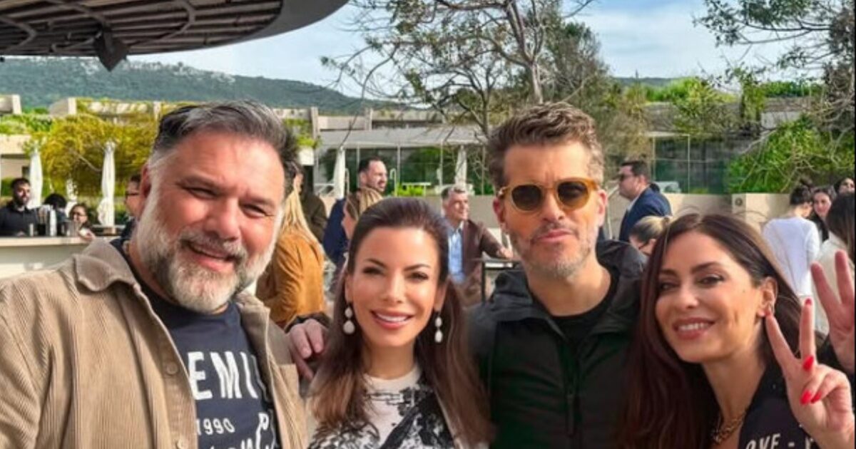 Χάρης και Αντελίνα Βαρθακούρη: Το Πάσχα στη Μεσσηνία με τον Γρηγόρη Αρναούτογλου και τη Νάνσυ Αντωνίου