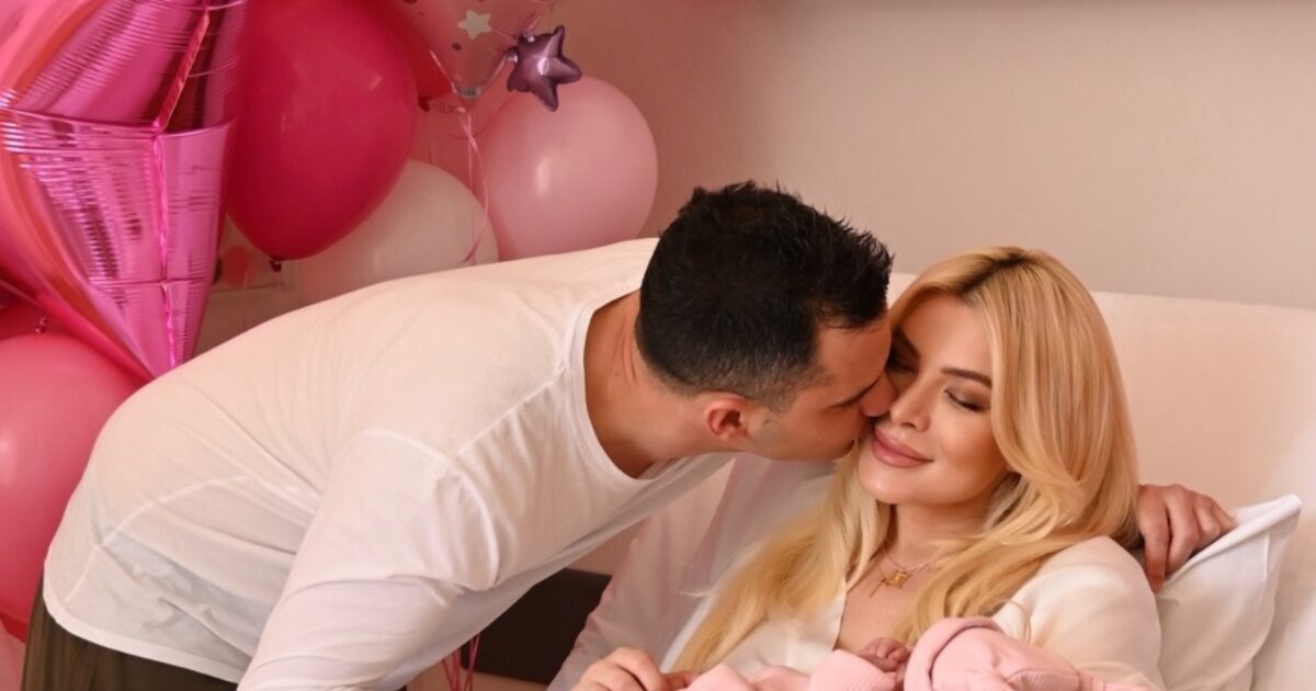 Παναγιώτης Κουτσουμπής: Είναι χαζομπαμπάς και δεν το κρύβει! Το ιδιαίτερο t-shirt, δυο εβδομάδες μετά τη γέννηση της κόρης του