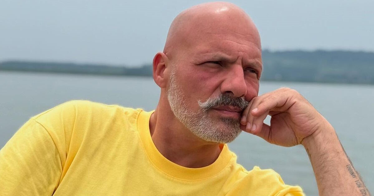 Ο Νίκος Μουτσινάς «εισβάλλει» σε δημοφιλή σειρά του MEGA