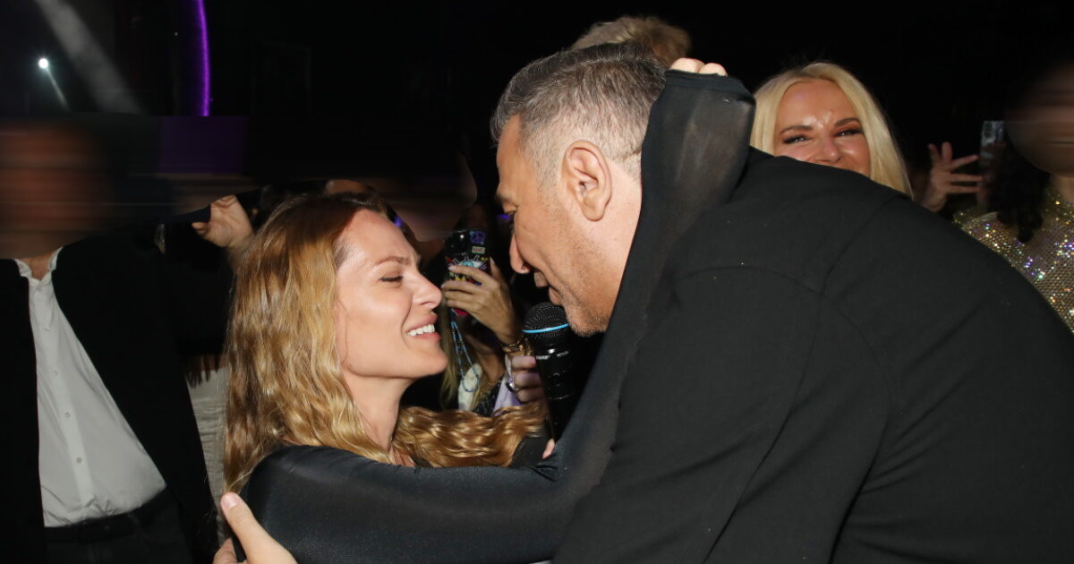 Αντώνης Ρέμος – Υβόννη Μπόσνιακ: Οι τρυφερές στιγμές και τα φιλιά στο closing party του τραγουδιστή