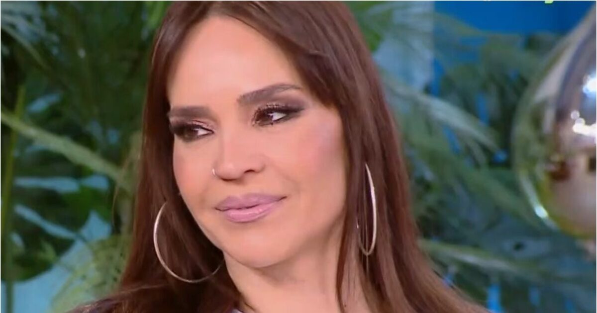 Νικολέττα Καρρά: Η αντίδραση σε ερώτηση για την προσωπική της ζωή – «Να μου ευχηθείς να είμαι καλά»