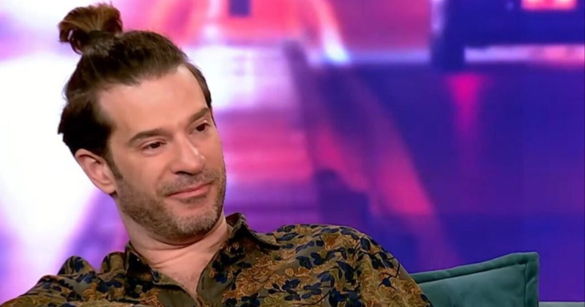 Ορέστης Τρίκας: «Όταν είδα τον πατέρα μου στο κρεβάτι του νοσοκομείου πριν πεθάνει τον συγχώρησα»