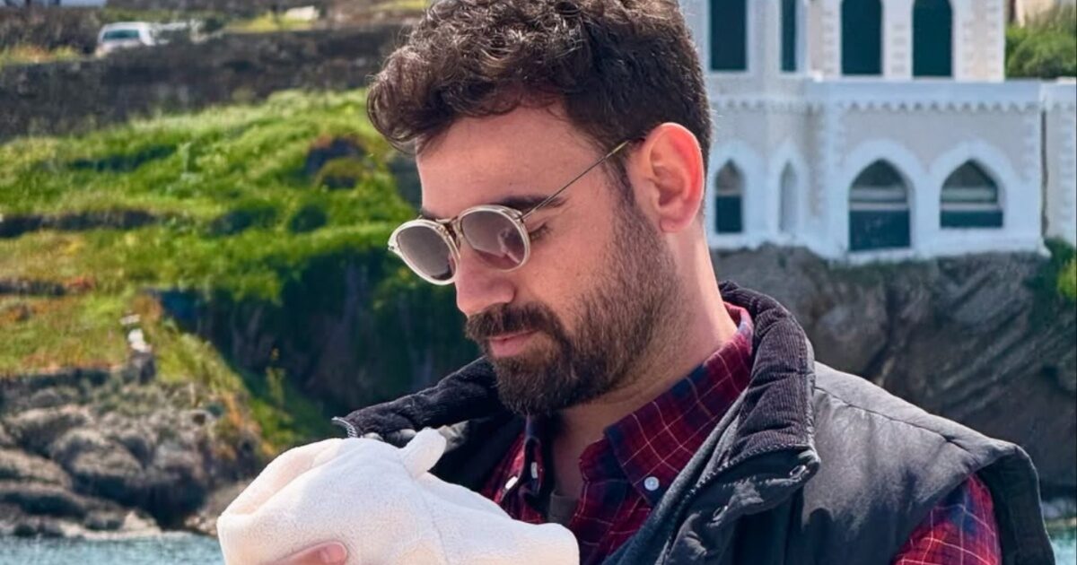 Νίκος Πολυδερόπουλος: Το πρώτο Πάσχα αγκαλιά με τον γιο του – «Κρατάω το δικό μου μικρό θαύμα»