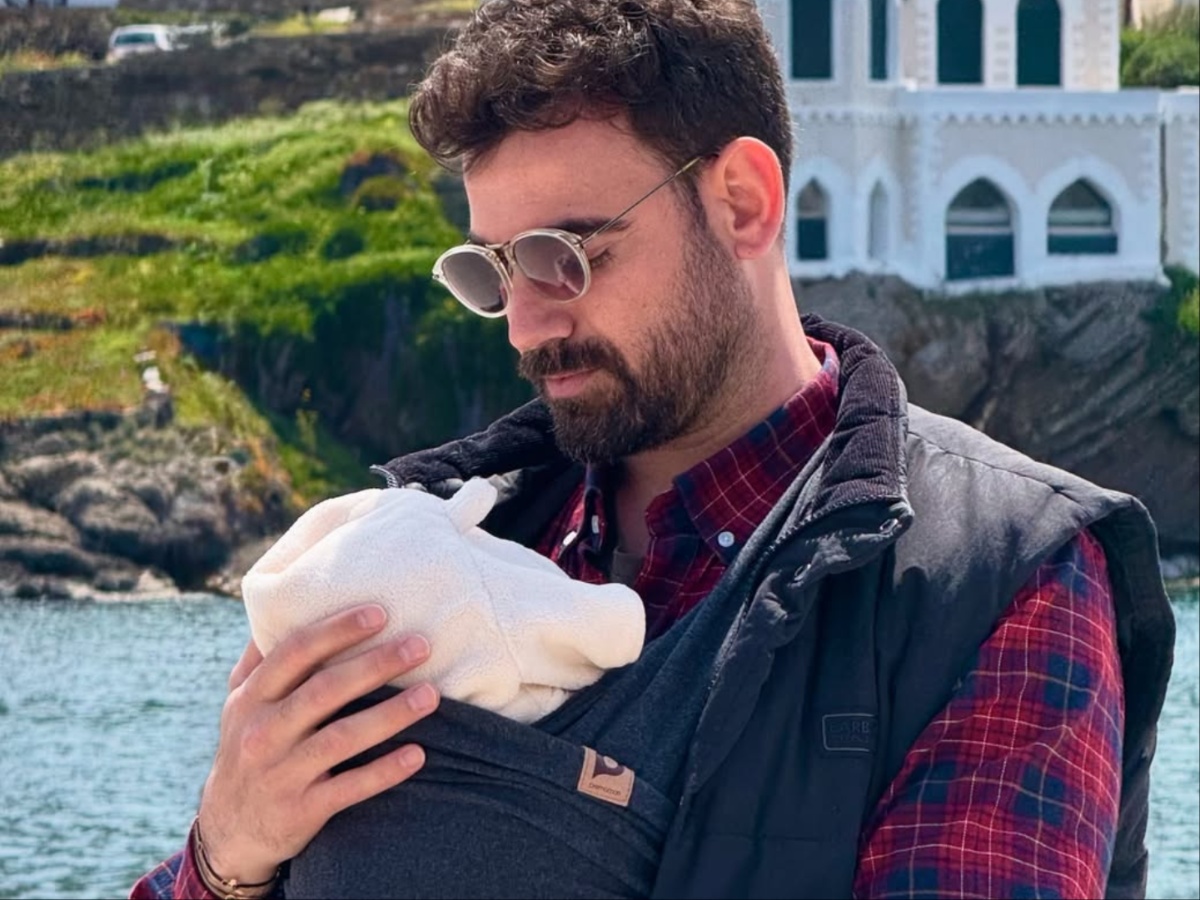 Νίκος Πολυδερόπουλος: Το πρώτο Πάσχα αγκαλιά με τον γιο του – «Κρατάω το δικό μου μικρό θαύμα»