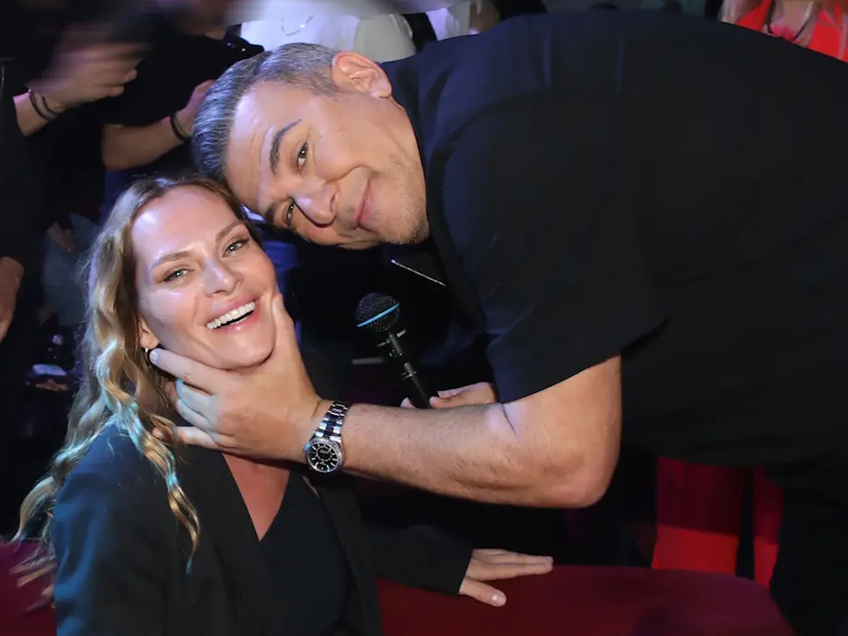 Αντώνης Ρέμος: Το τρυφερό φιλί στο στόμα στην Υβόννη Μπόσνιακ στο νυχτερινό κέντρο όπου εμφανίζεται