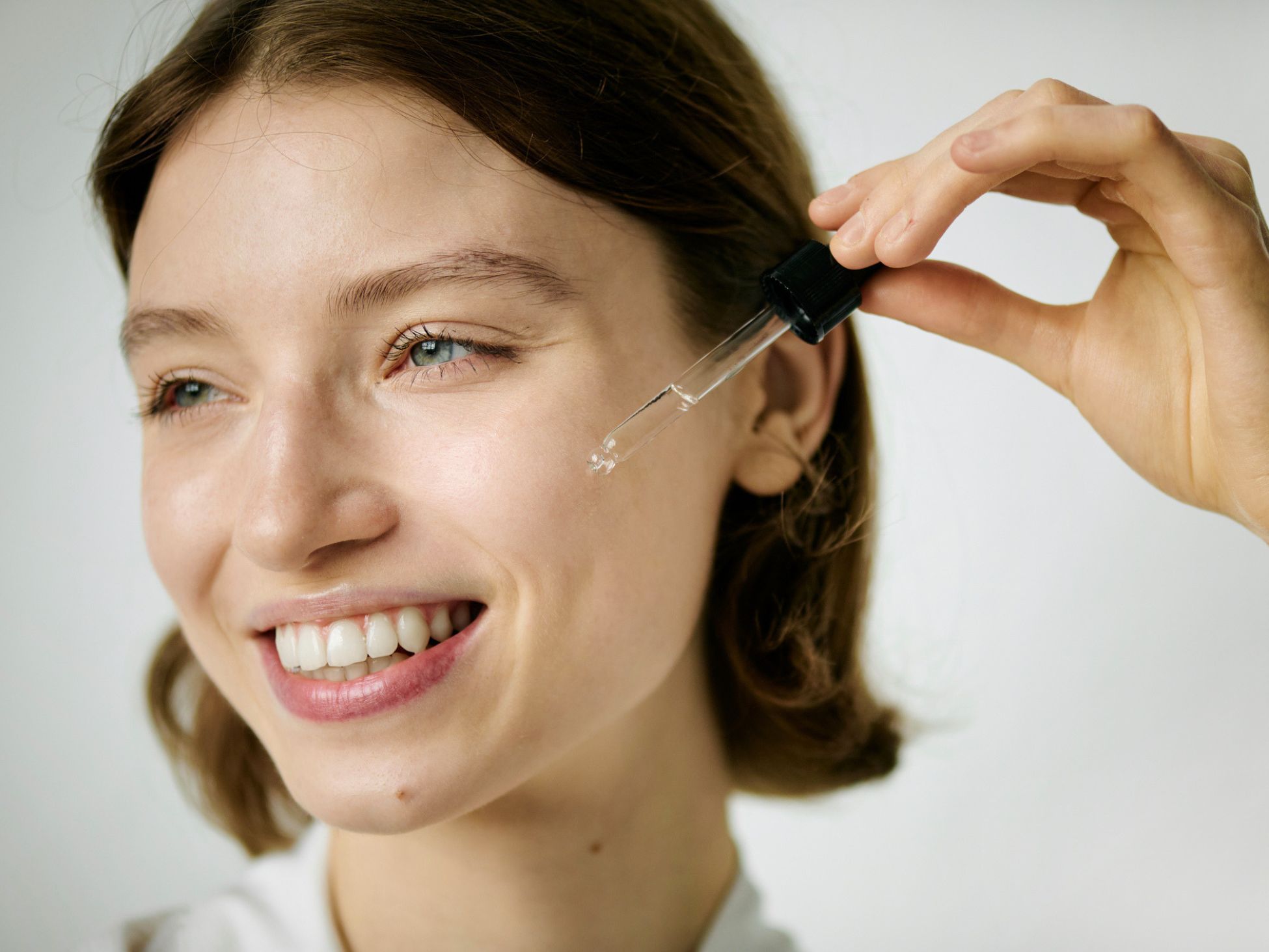 Ρετινόλη vs Bakuchiοl: Υπάρχει πραγματική σύγκριση ανάμεσα σε αυτά τα δύο δημοφιλή συστατικά;