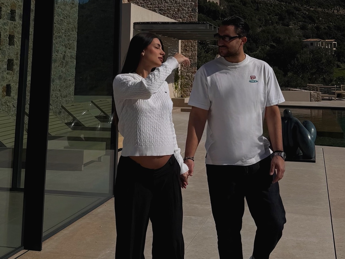 Σάκης Κατσούλης: Η χιουμοριστική ανάρτηση για την κοιλιά της Μαριαλένας Ρουμελιώτη στον 6ο μήνα της εγκυμοσύνης της