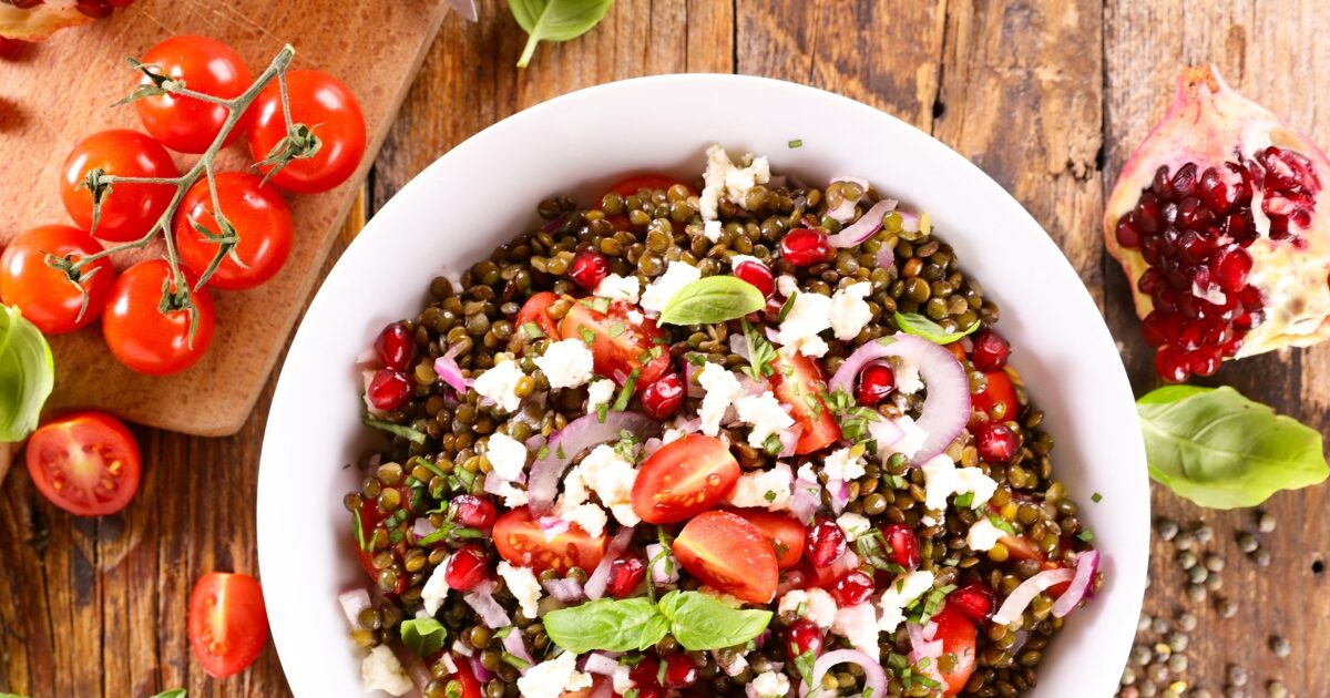 Η healthy συνταγή που θα λατρέψεις: Σαλάτα με φακές, ρόδι και φέτα