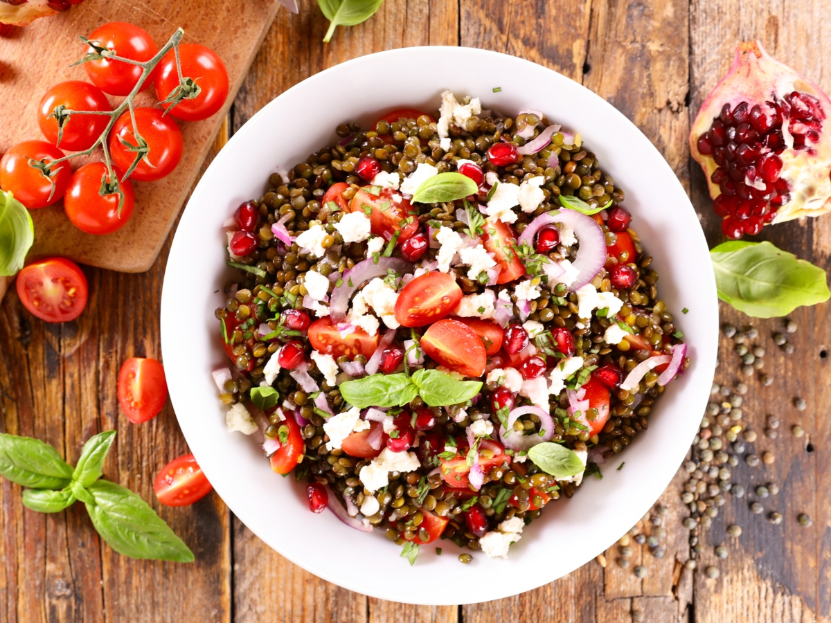 Η healthy συνταγή που θα λατρέψεις: Σαλάτα με φακές, ρόδι και φέτα