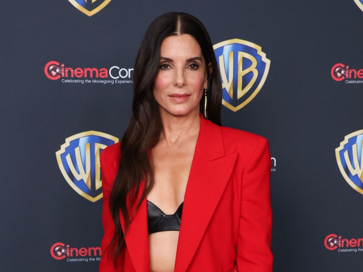 Eίσαι άνω των 50; Η Sandra Bullock σου δείχνει ένα μακιγιάζ που θα τονίσει τα χαρακτηριστικά σου και όχι τις ρυτίδες