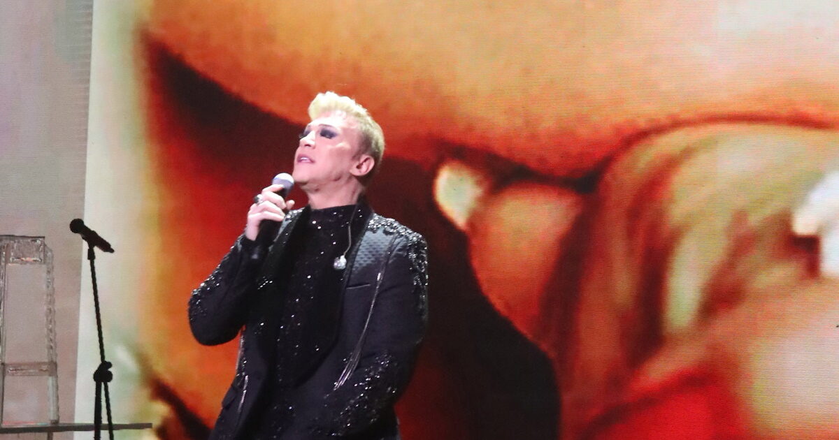 Τάκης Ζαχαράτος: Η συγκινητική αναφορά στη Μαρινέλλα και τα δάκρυα επί σκηνής – Βίντεο