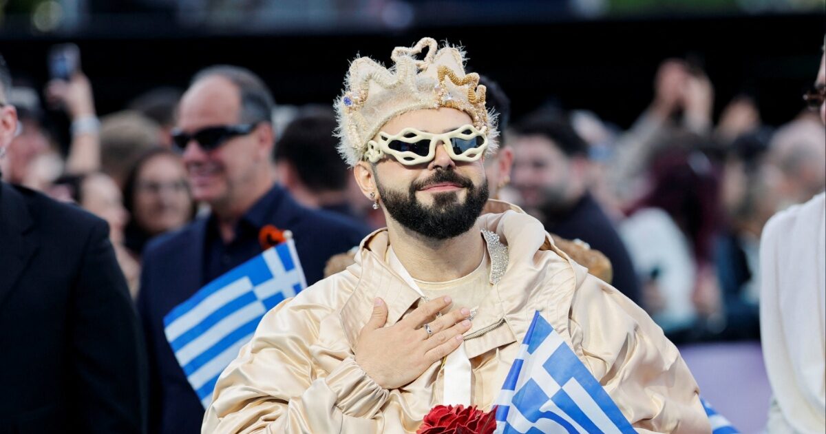 Eurovision 2026: Ο Akylas ποζάρει με την Βίκυ Λέανδρος λίγο πριν το αποψινό Α’ Ημιτελικό