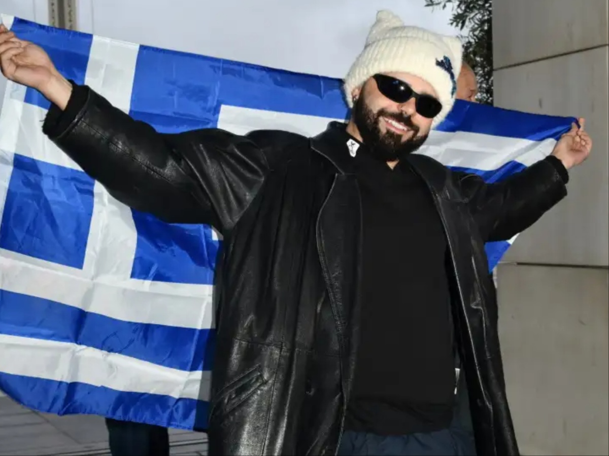 Eurovision 2026 – Akylas: Η στιγμή που η ελληνική αποστολή φτάνει στην Βιέννη με χειροκροτήματα