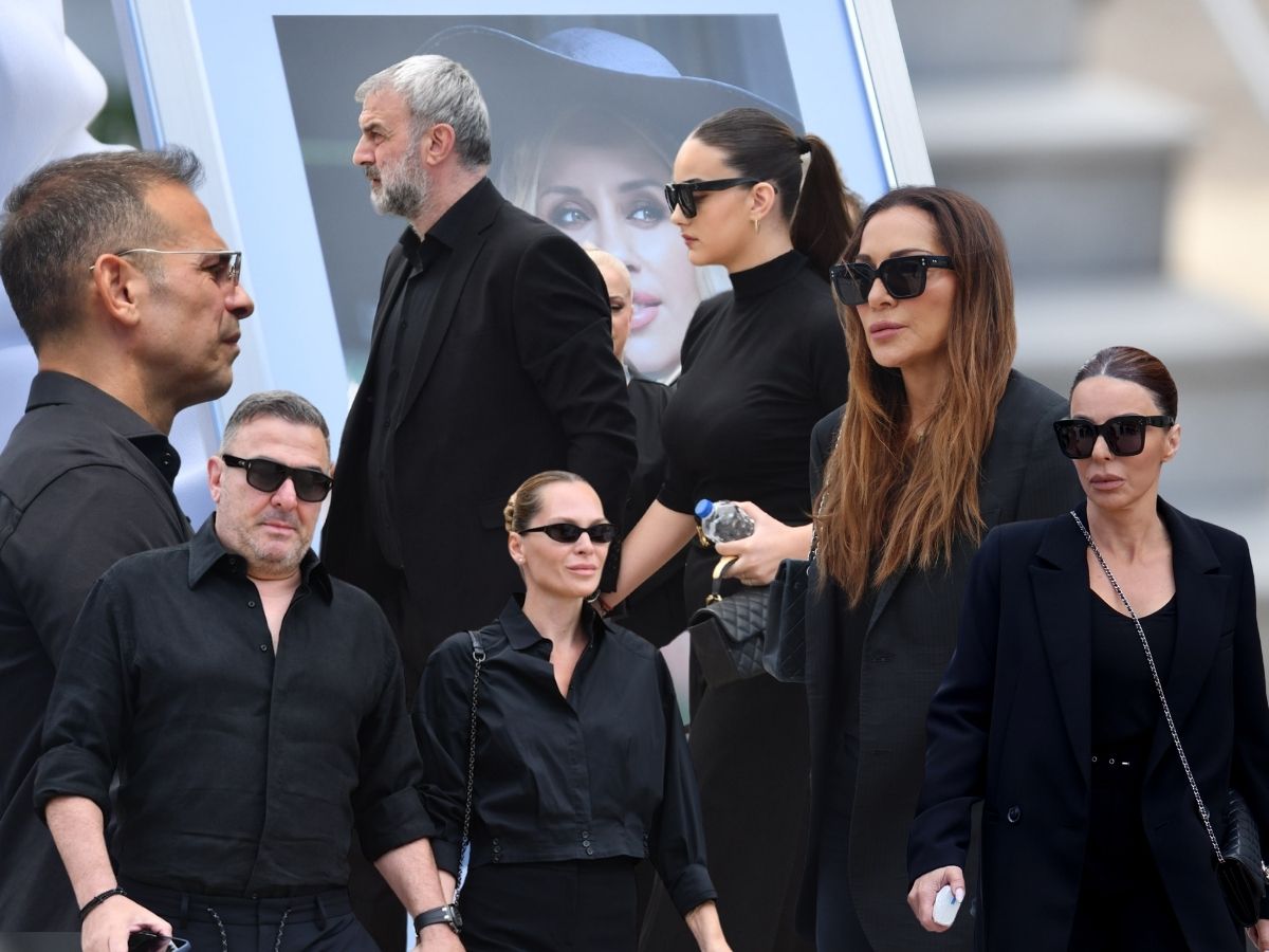Κηδεία Γωγώς Μαστροκώστα: Σύσσωμος ο καλλιτεχνικός κόσμος στο τελευταίο αντίο – Φωτογραφίες