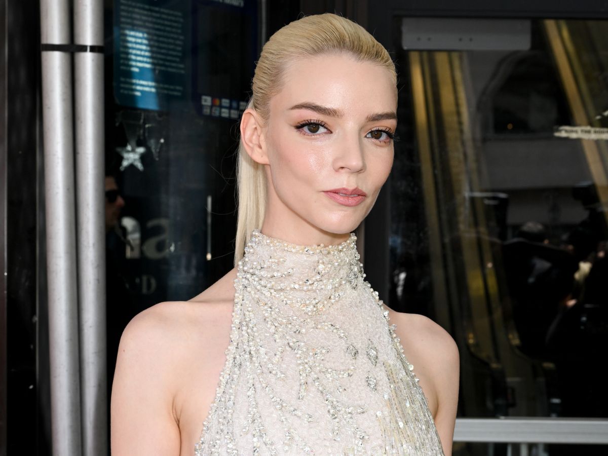 Anya-Taylor Joy: Απέδειξε πως το soft glam μακιγιάζ είναι ο συνδετικός κρίκος ανάμεσα στην πολυτέλεια και τον μινιμαλισμό