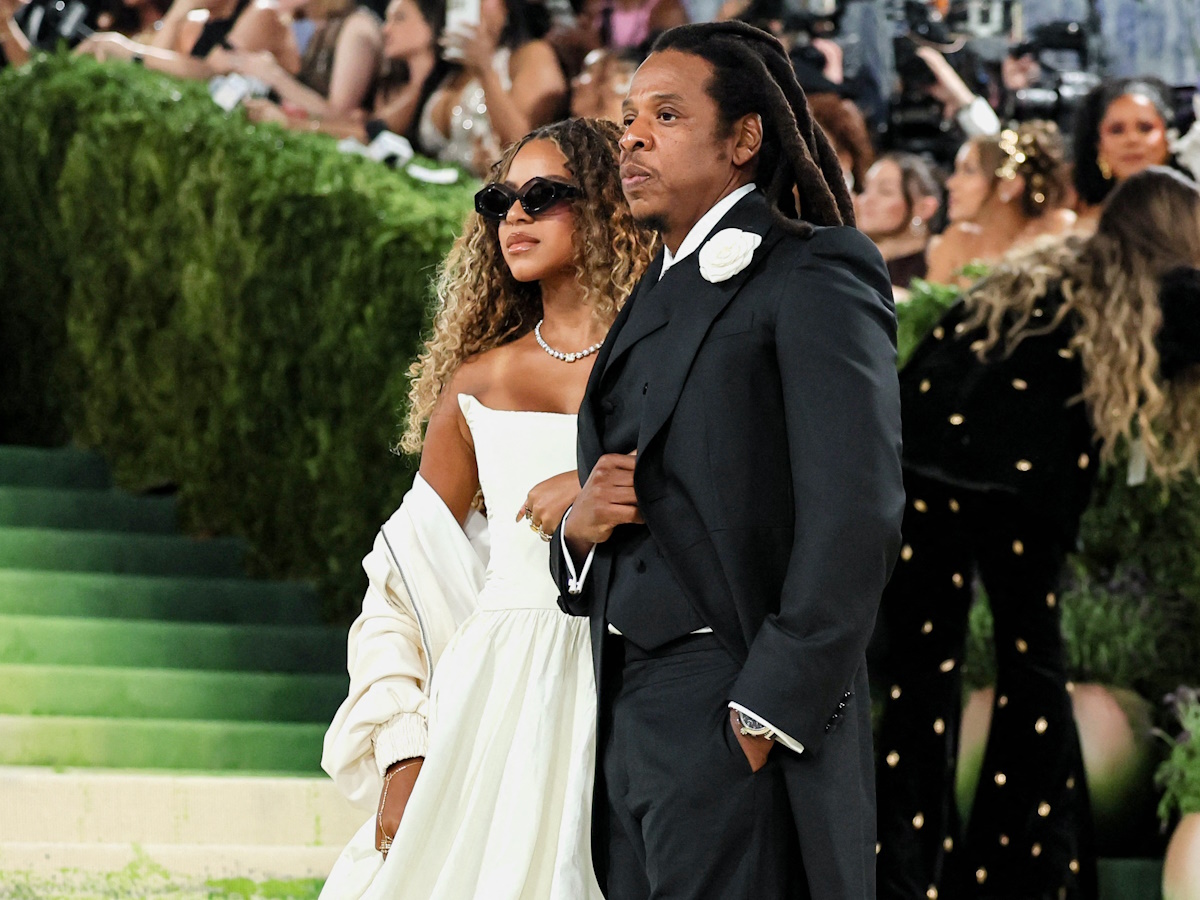 Met Gala 2026: H Blue Ivy αγνόησε τον πατέρα της, Jay-Z στο κόκκινο χαλί του – Το viral βίντεο