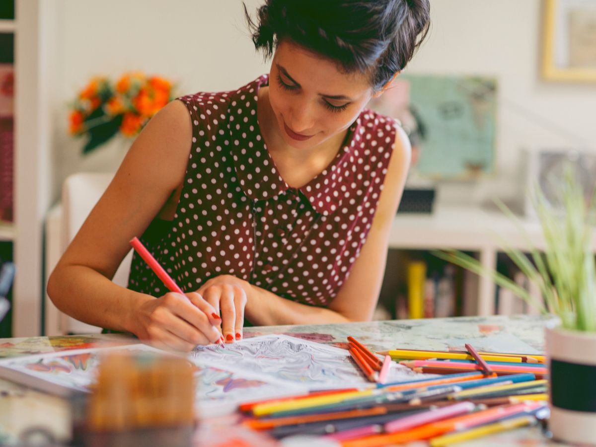 Coloring: Μια μορφή διαλογισμού που «σπάει» τον κύκλο του στρες, καλλιεργεί τη δημιουργικότητα και μας απομακρύνει από τις οθόνες