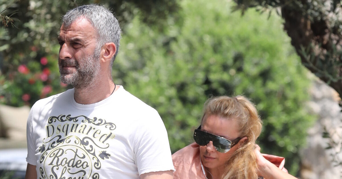 Γωγώ Μαστροκώστα: Τι είπε η 18χρονη κόρη της στους δημοσιογράφους έξω από τον Ευαγγελισμό