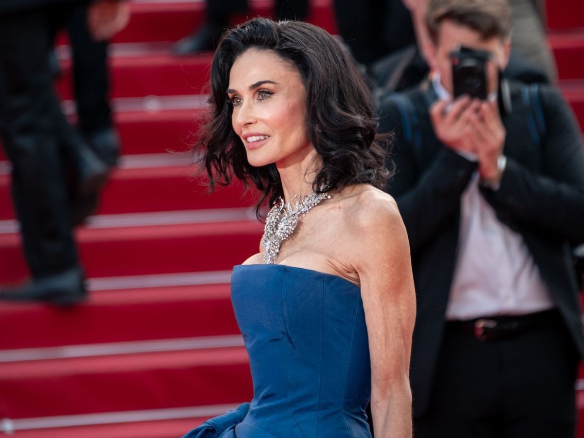 Κάννες 2026: Η Demi Moore έκοψε πράγματι τα μακριά μαλλιά της αυτή τη φορά;