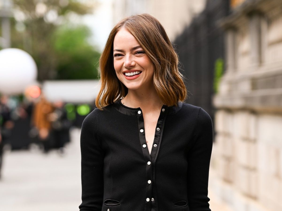 Emma Stone: Αποχωρίστηκε το χαρακτηριστικό χάλκινο hair color της για ένα πολυδιάστατο bronde