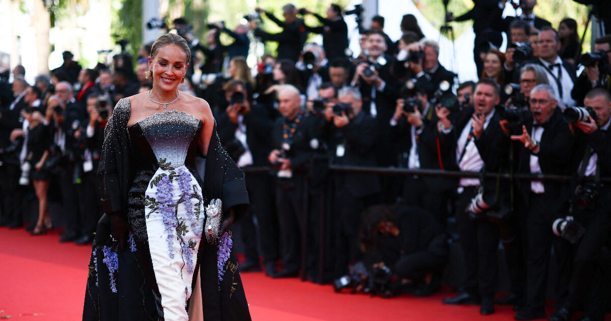 Κάννες 2026: Η Sharon Stone έφτασε στο φεστιβάλ και έκλεψε τις εντυπώσεις