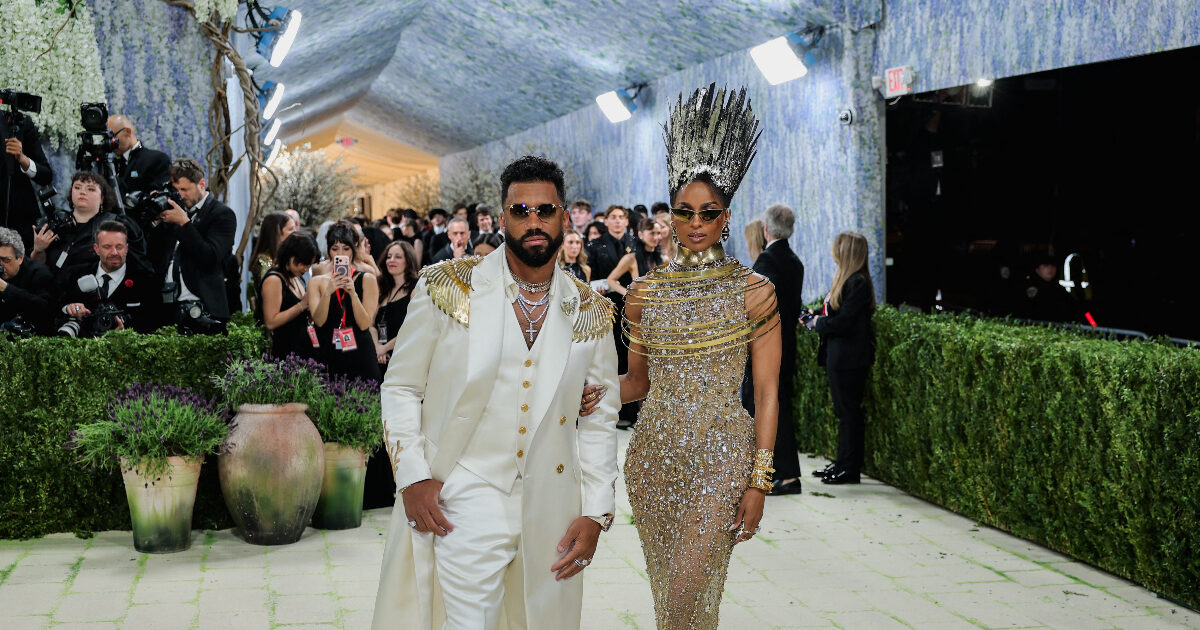 Met Gala 2026: Όταν η τέχνη του μετάλλου συνάντησε τη θηλυκότητα  δια χειρός Celia Kritharioti!